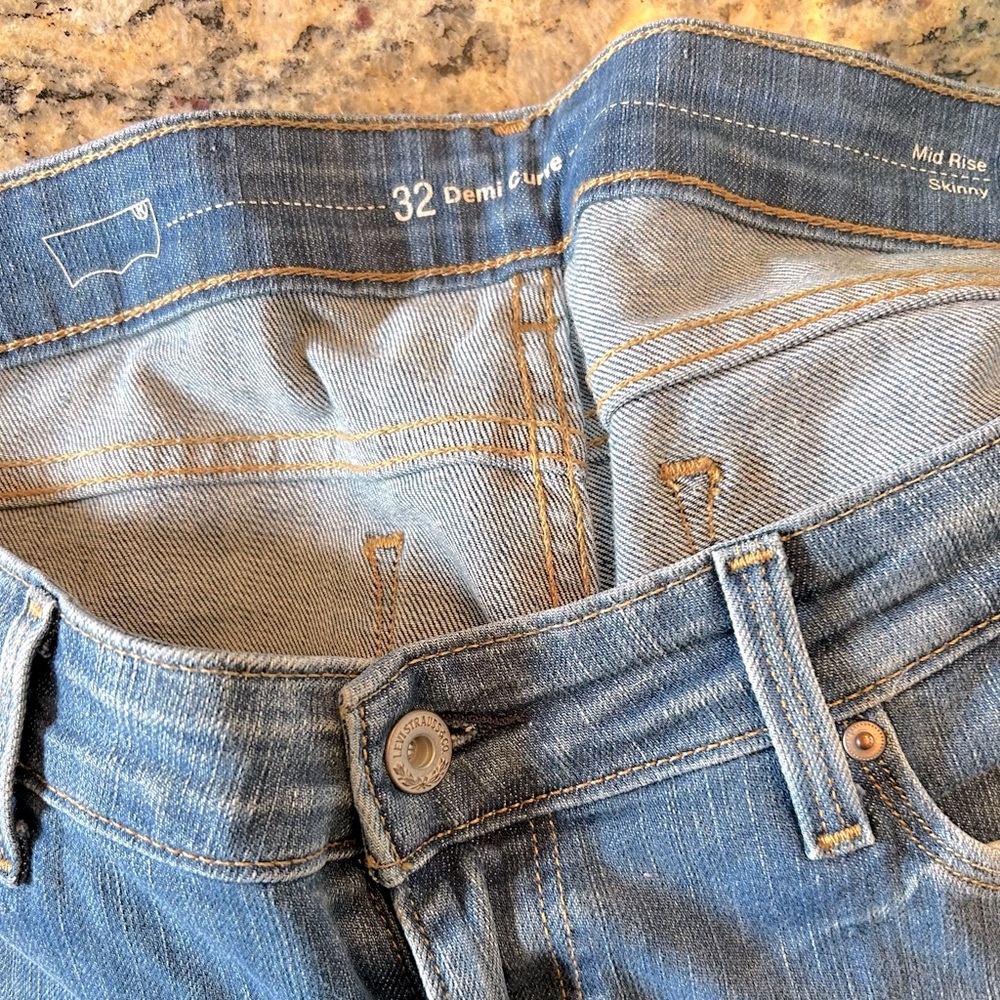 Men’s 32x30 Levi Jeans, Demi-Curve Mid Rise Skinny
